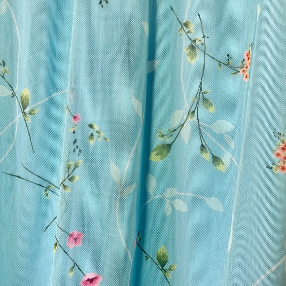 Vintage BCBG Woman Robin’s Egg Blue Floral Print Mesh Knee Length Skirt, 2X - Picture 2 of 4
